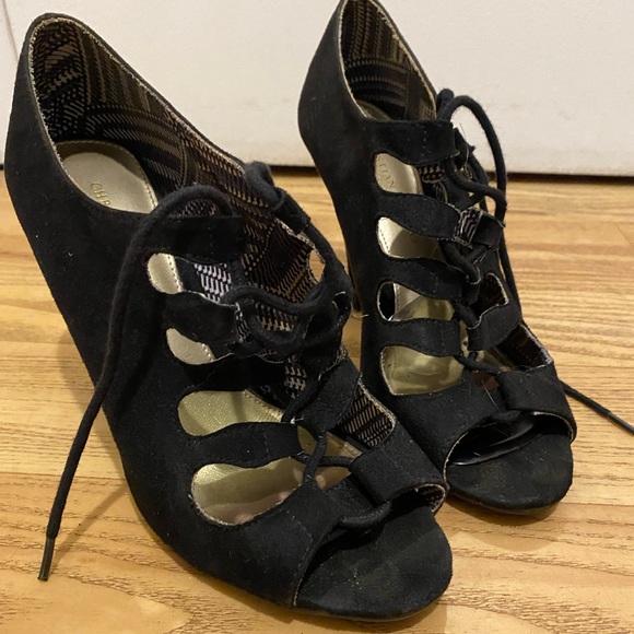 3/$15 Sexy lace up heels - Picture 1 of 3
